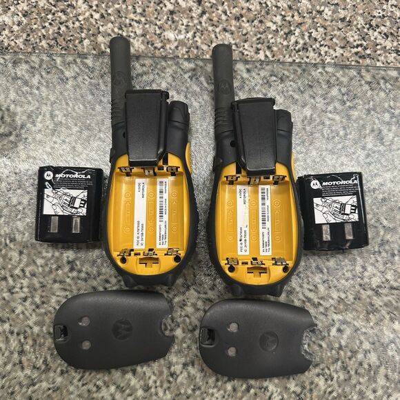 2 Motorola Talkabout T6530 Handheld Walkie Talkie Radios 22 Channels W/Charger - Picture 6 of 10